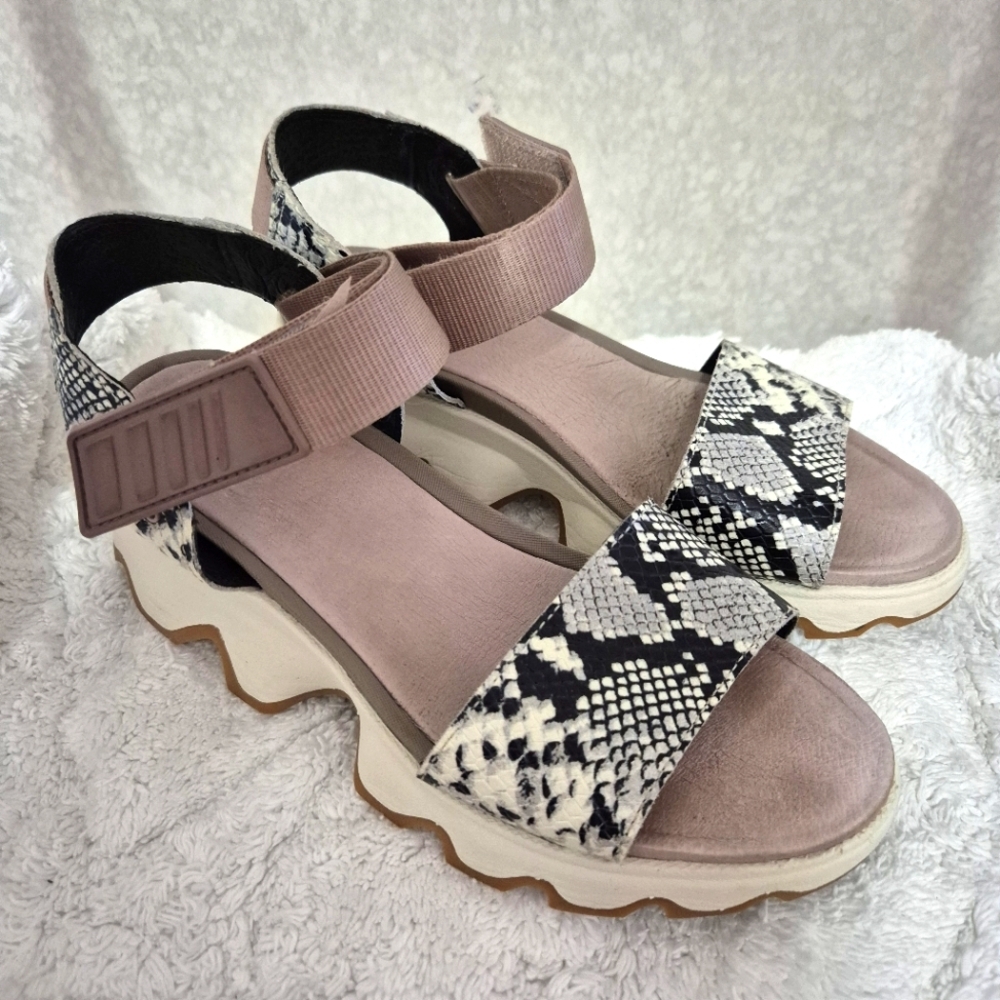 Sorel Snakeskin Sandals in Black and Cream..size:7